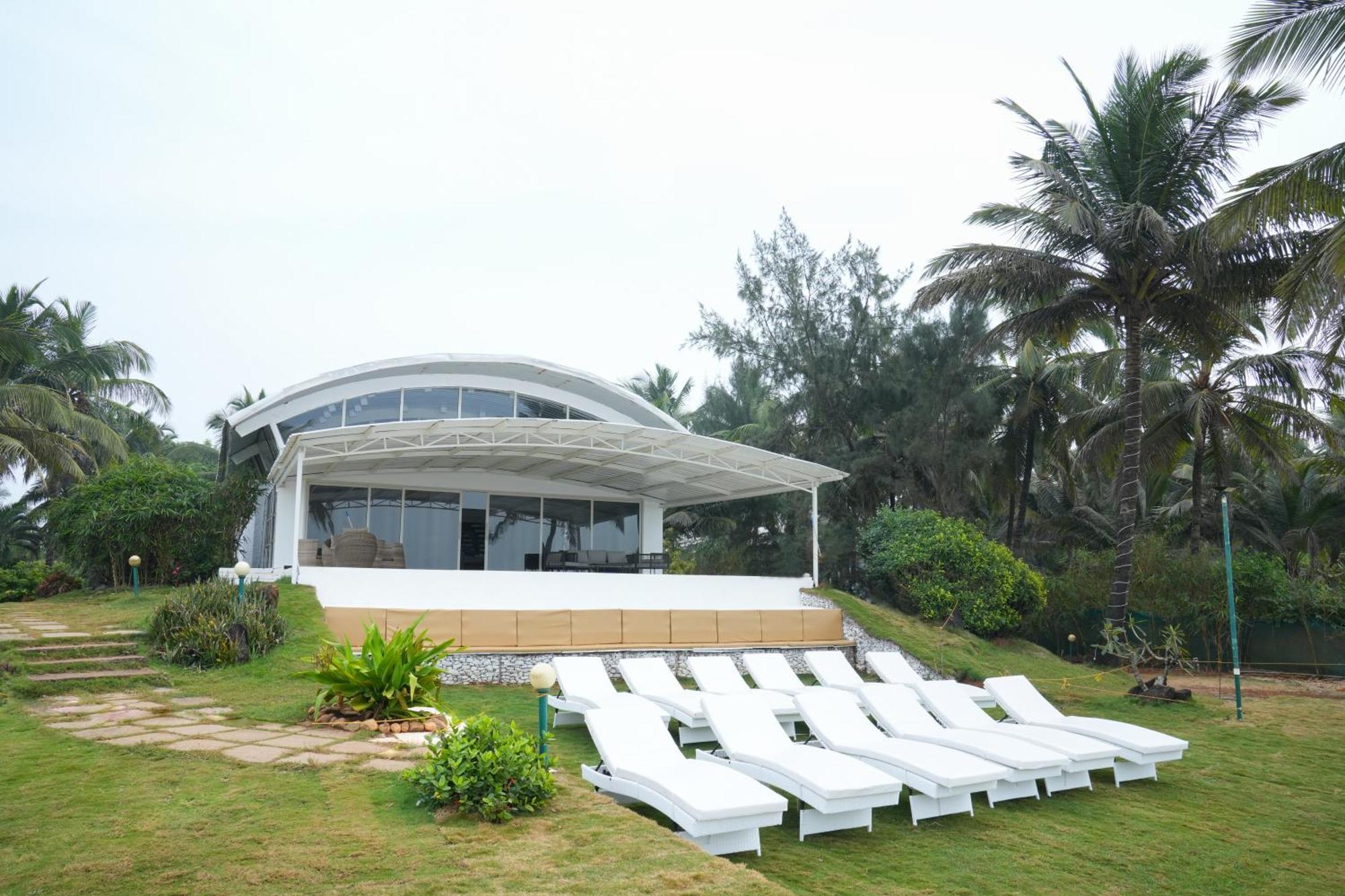 Regenta Beach House Resort, Goa ベナウリム エクステリア 写真
