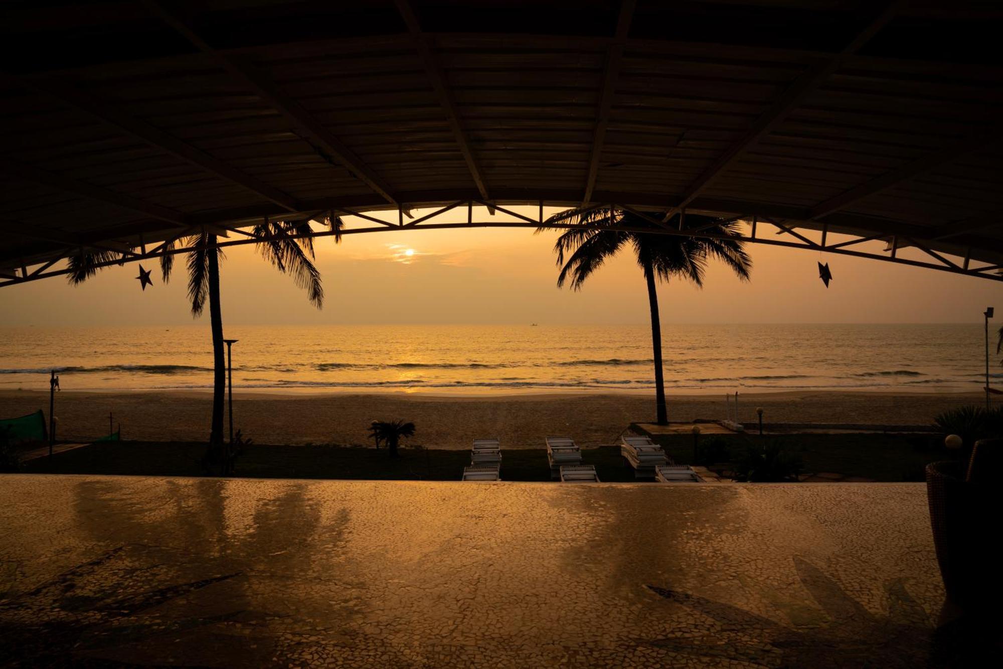 Regenta Beach House Resort, Goa ベナウリム エクステリア 写真
